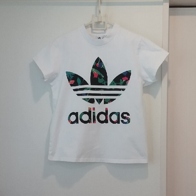 adidas(アディダス)のアディダス  オリジナルロゴTシャツ レディースのトップス(Tシャツ(半袖/袖なし))の商品写真