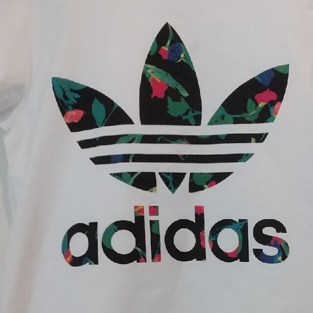 adidas(アディダス)のアディダス  オリジナルロゴTシャツ レディースのトップス(Tシャツ(半袖/袖なし))の商品写真