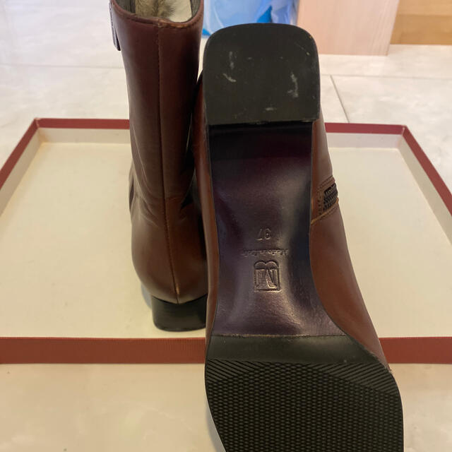 BRUNOMAGLI(ブルーノマリ)の新品　ブルーノマリ　革　ファー付きショートブーツ　37 レディースの靴/シューズ(ブーツ)の商品写真