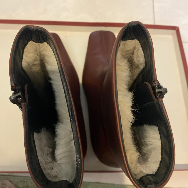 BRUNOMAGLI(ブルーノマリ)の新品　ブルーノマリ　革　ファー付きショートブーツ　37 レディースの靴/シューズ(ブーツ)の商品写真