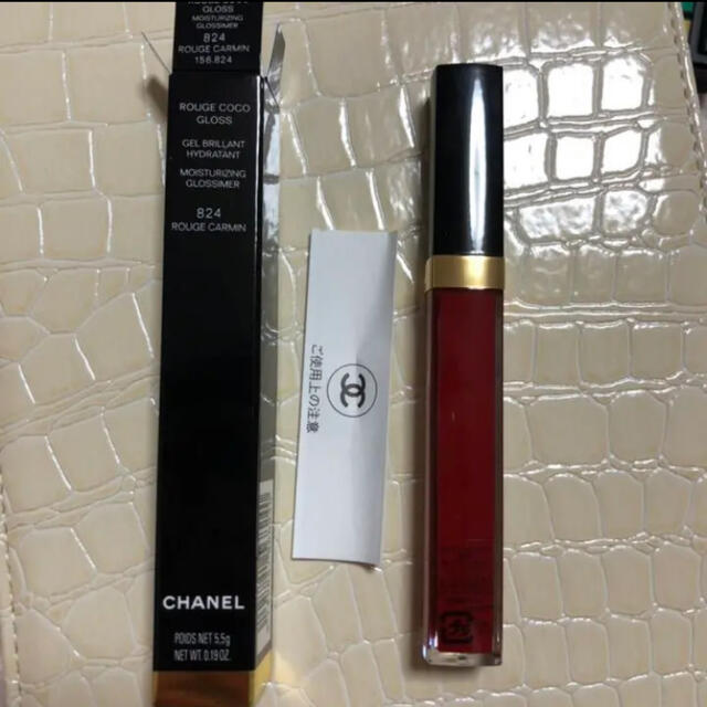 CHANEL(シャネル)のCHANEL ルージュココ  グロス 824 ルージュ カルマン【箱付き】 コスメ/美容のベースメイク/化粧品(リップグロス)の商品写真