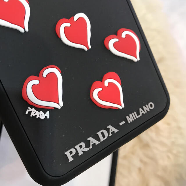 PRADA(プラダ)の☆新品☆PRADA iPhone XS Max 対応　スマホカバー　ハート柄 スマホ/家電/カメラのスマホアクセサリー(iPhoneケース)の商品写真