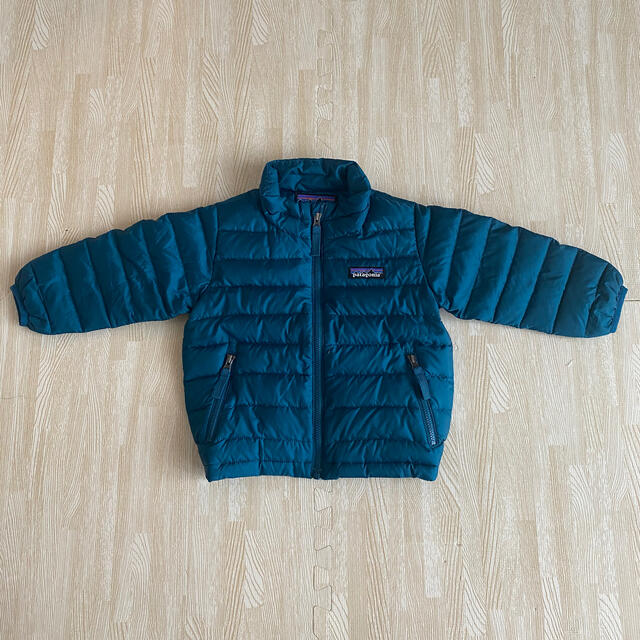 patagonia(パタゴニア)のpatagonia ダウン　6-12M キッズ/ベビー/マタニティのベビー服(~85cm)(ジャケット/コート)の商品写真