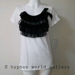 イーハイフンワールドギャラリー(E hyphen world gallery)のチュールレース リボン Tシャツ 白(Tシャツ(半袖/袖なし))