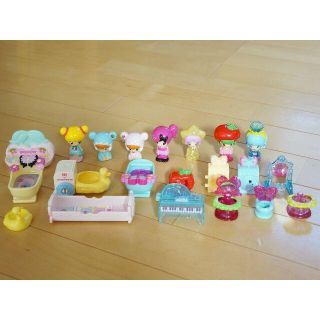 こえだちゃん人形7体とピアノお風呂洗濯機トイレベッド等小物セット(ぬいぐるみ/人形)