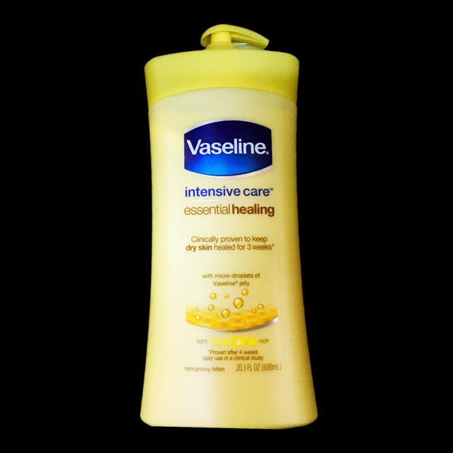 Vaseline(ヴァセリン)のVaseline essential healing ボディローション しっとり コスメ/美容のボディケア(ボディローション/ミルク)の商品写真