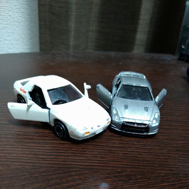 Takara Tomy(タカラトミー)のトミカ スポーツカー4台セット エンタメ/ホビーのおもちゃ/ぬいぐるみ(ミニカー)の商品写真