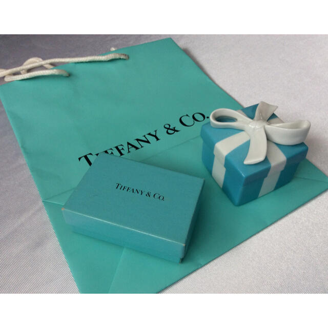 Tiffany & Co.(ティファニー)のティファニー陶器小物入れ (ダメージ品) インテリア/住まい/日用品のインテリア小物(小物入れ)の商品写真