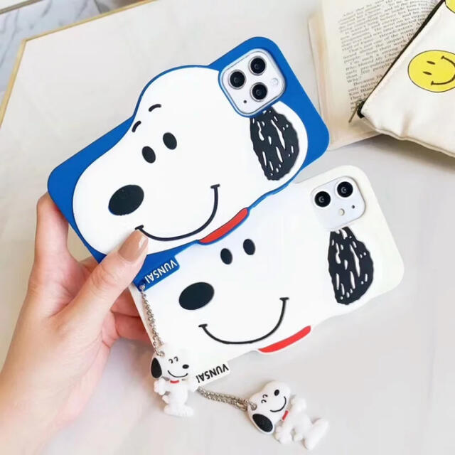 SNOOPY(スヌーピー)のスヌーピー   iPhoneケース　１１　ブルー スマホ/家電/カメラのスマホアクセサリー(iPhoneケース)の商品写真