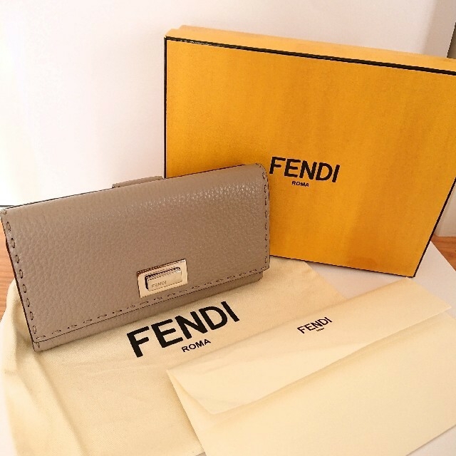 FENDI ピーカブー 長財布