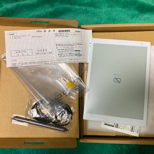 富士通(フジツウ)のクアデルノ(QUADERNO) a5サイズ スマホ/家電/カメラのPC/タブレット(PC周辺機器)の商品写真