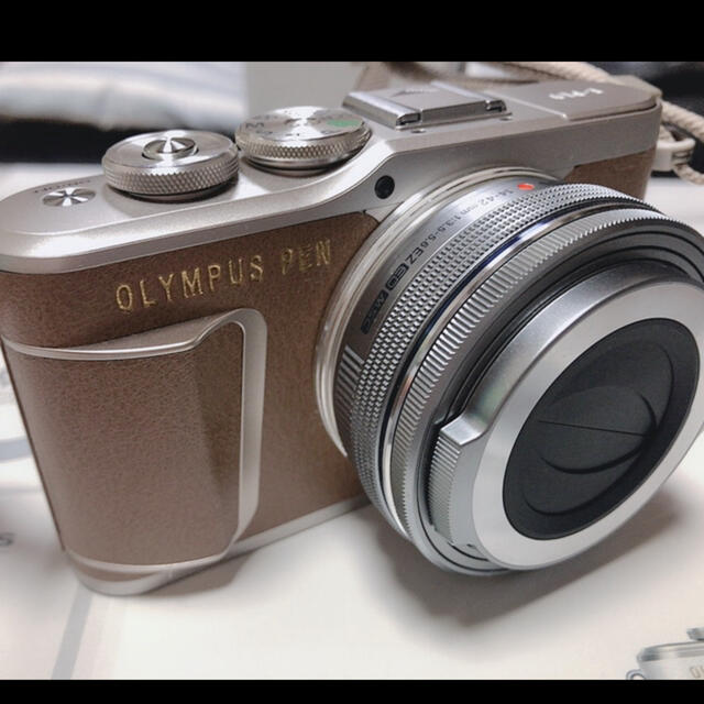 OLYMPUS(オリンパス)のOLYMPUS PEN E-PL9  ブラウン📷 スマホ/家電/カメラのカメラ(ミラーレス一眼)の商品写真