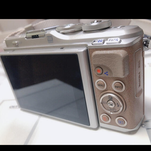 OLYMPUS(オリンパス)のOLYMPUS PEN E-PL9  ブラウン📷 スマホ/家電/カメラのカメラ(ミラーレス一眼)の商品写真