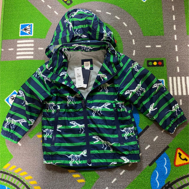 babyGAP(ベビーギャップ)の新品☆baby Gap 恐竜アウター　ナイロンジャケット　100 キッズ/ベビー/マタニティのキッズ服男の子用(90cm~)(ジャケット/上着)の商品写真