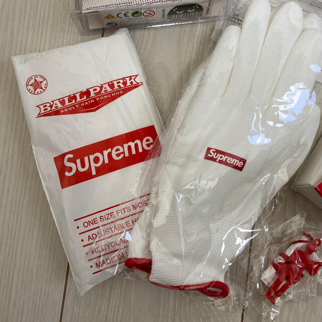 Supreme(シュプリーム)のシュプリーム　水鉄砲　キーホルダー ノベルティー5種類付 メンズのファッション小物(キーホルダー)の商品写真