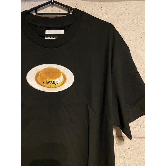 AWAKE(アウェイク)のAWAKE Flan Logo Tee 新品　L メンズのトップス(Tシャツ/カットソー(半袖/袖なし))の商品写真