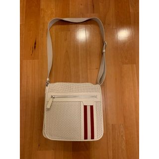 バリー(Bally)の［値引き］バリー   BALLY  ショルダー バッグ  白 パンチングレザー(ショルダーバッグ)