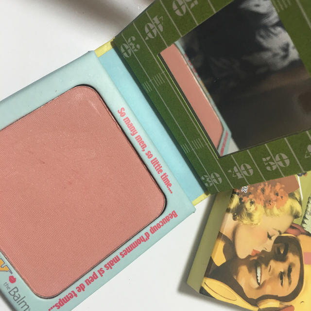 The Balm(ザバーム)のフラットボーイチーク☺️ コスメ/美容のベースメイク/化粧品(チーク)の商品写真