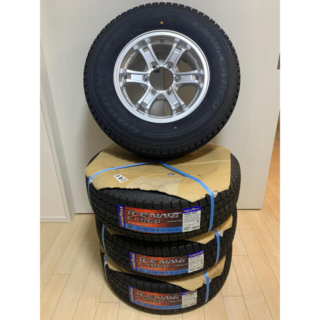 【新品セット】ハイエース　スタッドレス　アルミ　195/80R15 レジアス