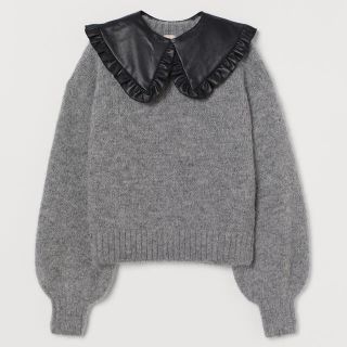 エイチアンドエム(H&M)の新品未使用 H&M フェイクレザー襟付きニットセーター グレーメランジ(ニット/セーター)