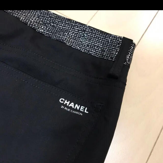 CHANEL シャネル☆ロゴ入り パンツ - クロップドパンツ