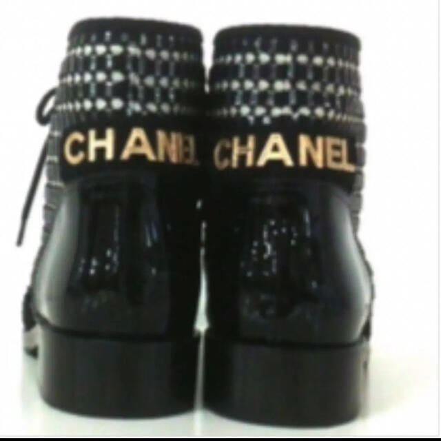 CHANEL(シャネル)のCHANEL☆シャネル ☆ロゴ入り　シャネル  ブーツ レディースの靴/シューズ(ブーツ)の商品写真
