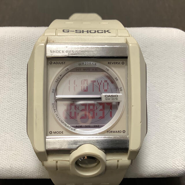 G-SHOCK(ジーショック)のG-SHOCK  G-8100 CASIO スクエア ホワイト 交渉可 メンズの時計(腕時計(デジタル))の商品写真