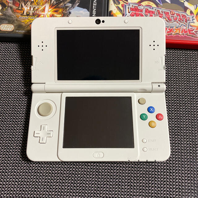 ニンテンドー3DS(ニンテンドー3DS)のNintendo 3DS 本体+ソフト2種類　 エンタメ/ホビーのゲームソフト/ゲーム機本体(携帯用ゲーム機本体)の商品写真