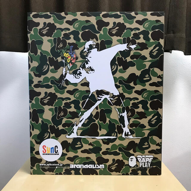 A BATHING APE(アベイシングエイプ)のBRANDALISM X BAPE® FLOWER BOMBER バンクシー インテリア/住まい/日用品のインテリア小物(置物)の商品写真