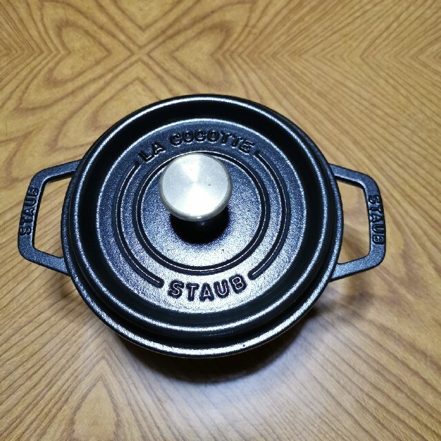 Staub 16cm ブラック　中古 インテリア/住まい/日用品のキッチン/食器(鍋/フライパン)の商品写真