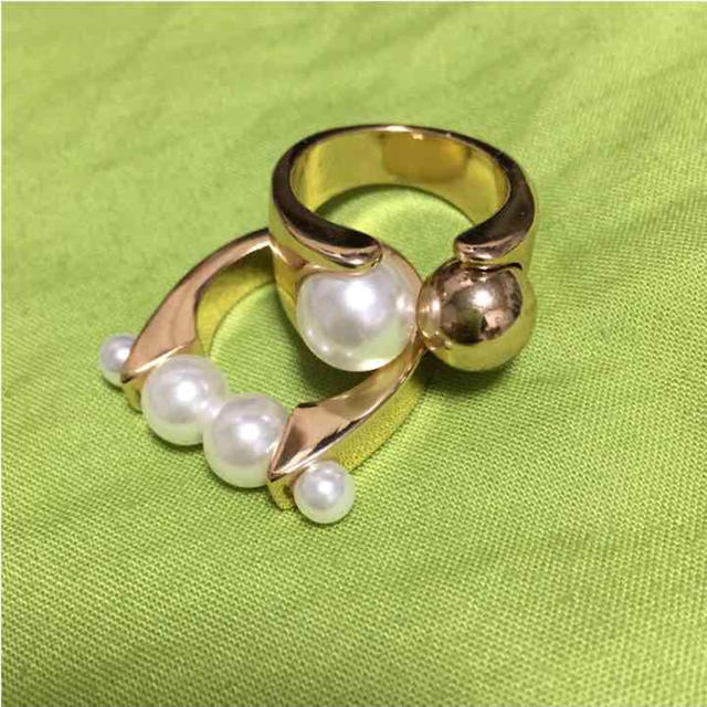 ZARA(ザラ)のZARA パールリング  2個セット レディースのアクセサリー(リング(指輪))の商品写真