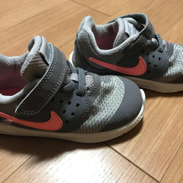 NIKE(ナイキ)のNIKE キッズ/ベビー/マタニティのキッズ靴/シューズ(15cm~)(スニーカー)の商品写真