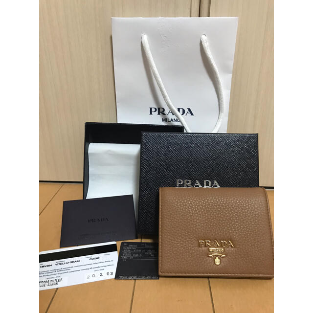 【今だけ値下】未使用　PRADA 二つ折り　財布　ベージュ