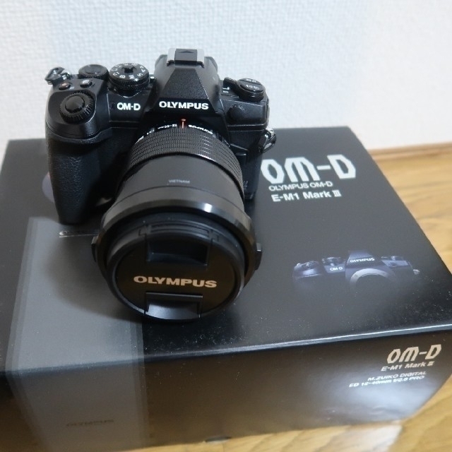 OLYMPUS(オリンパス)のOM-D E-M1Mark3 12-40 F2.8 PROキット スマホ/家電/カメラのカメラ(ミラーレス一眼)の商品写真