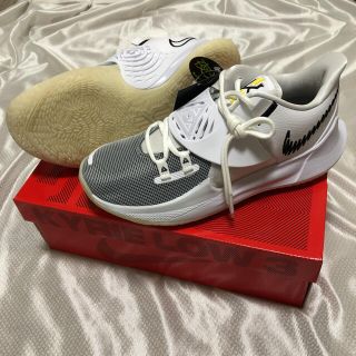 ナイキ(NIKE)のナイキ　カイリーlow3(バスケットボール)