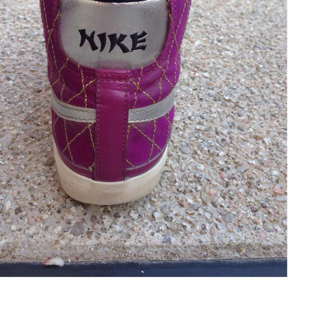 NIKE(ナイキ)のNIKE♡ハイカットスニーカー レディースの靴/シューズ(スニーカー)の商品写真