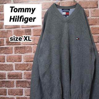 トミーヒルフィガー(TOMMY HILFIGER)の《トミーヒルフィガー》90s　オールドトミー　XL　セーター　グレー　刺繍ロゴ(ニット/セーター)