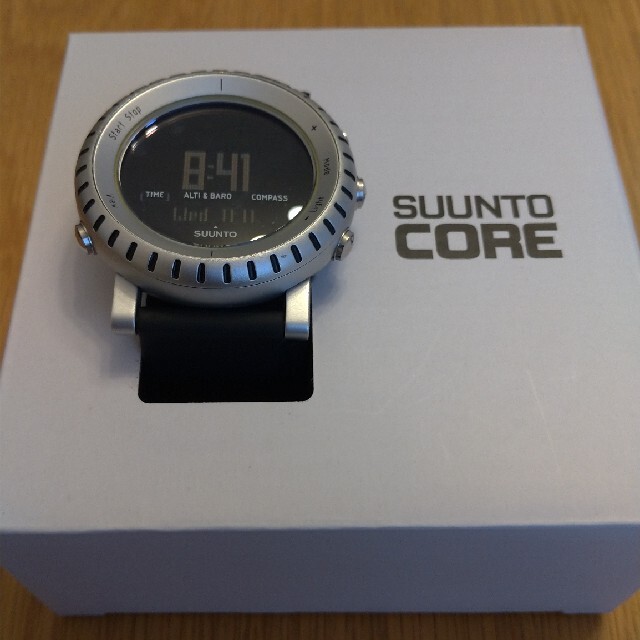 SUUNTO(スント)のSUUNTO CORE アルミニウム　登山、ビジネス用で使用できます。 メンズの時計(腕時計(デジタル))の商品写真