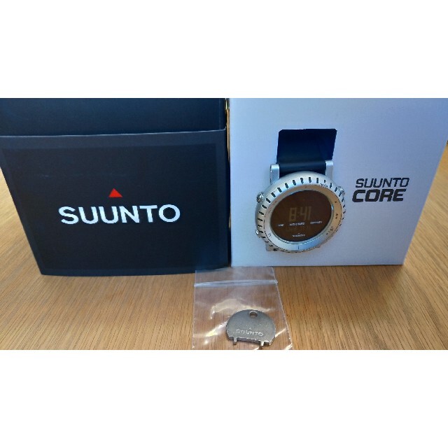 SUUNTO(スント)のSUUNTO CORE アルミニウム　登山、ビジネス用で使用できます。 メンズの時計(腕時計(デジタル))の商品写真