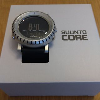 スント(SUUNTO)のSUUNTO CORE アルミニウム　登山、ビジネス用で使用できます。(腕時計(デジタル))