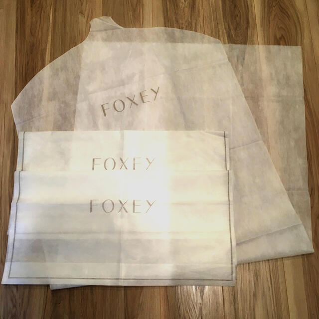 FOXEY(フォクシー)のフォクシー　洋服カバー　3枚 レディースのバッグ(ショップ袋)の商品写真