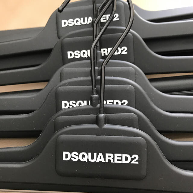DSQUARED2(ディースクエアード)のディースクエアードハンガー インテリア/住まい/日用品の収納家具(押し入れ収納/ハンガー)の商品写真