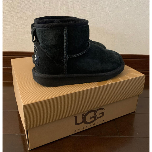 UGG(アグ)のUGG K CLASSIC MINI  アグキッズ　クラッシックミニ19.5㎝ キッズ/ベビー/マタニティのキッズ靴/シューズ(15cm~)(ブーツ)の商品写真