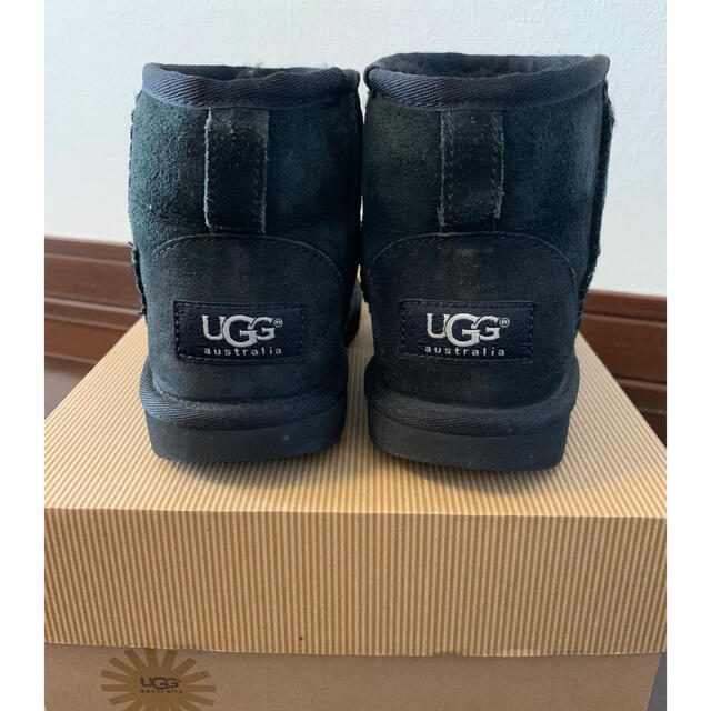 UGG(アグ)のUGG K CLASSIC MINI  アグキッズ　クラッシックミニ19.5㎝ キッズ/ベビー/マタニティのキッズ靴/シューズ(15cm~)(ブーツ)の商品写真