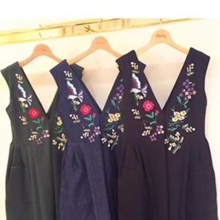 チェスティ(Chesty)のchesty刺繍ジャンパースカート(ひざ丈ワンピース)