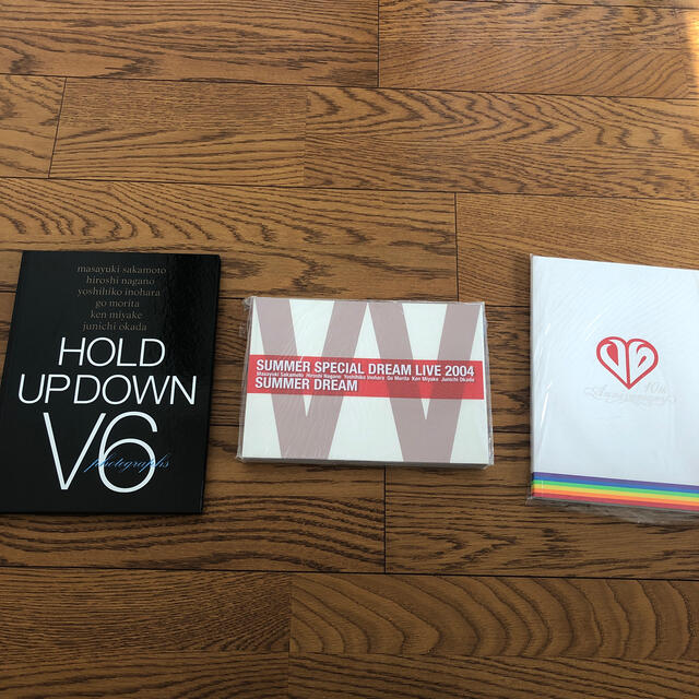 V6(ブイシックス)のV6♡写真集、ツアーパンフレット エンタメ/ホビーのタレントグッズ(アイドルグッズ)の商品写真
