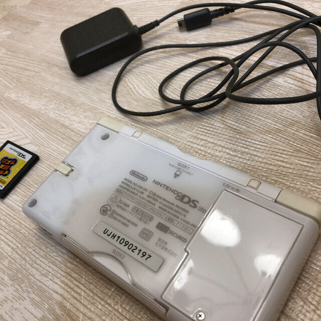 ニンテンドーDS(ニンテンドーDS)の小町様専用　任天堂DS lite 本体　リズム天国ゴールド エンタメ/ホビーのゲームソフト/ゲーム機本体(携帯用ゲーム機本体)の商品写真