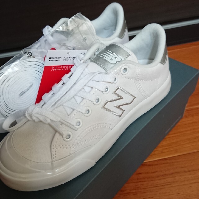 New Balance(ニューバランス)の新品タグ付き＊new balance ホワイトスニーカー レディースの靴/シューズ(スニーカー)の商品写真