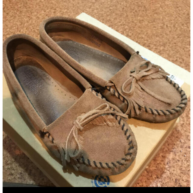 Minnetonka(ミネトンカ)のミネトンカ モカシン ベージュ サイズ7 レディースの靴/シューズ(スリッポン/モカシン)の商品写真