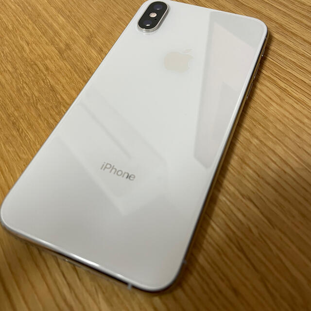 iPhone(アイフォーン)のiPhone xs 256GB Silver  スマホ/家電/カメラのスマートフォン/携帯電話(スマートフォン本体)の商品写真